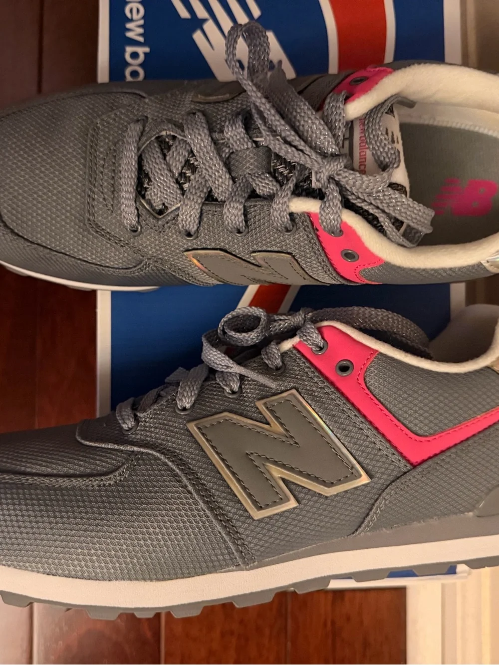 New Balance 574 Sneakers – Kids Size 7 / Women’s 8.5 – Brand New